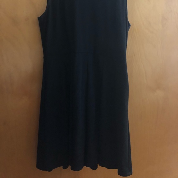 Sleeveless zipper back dress - Picture 4 of 4
